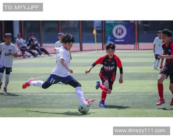 足球明星的奢华生活与训练日常精彩瞬间大揭秘 足球明星的奢华生活与训练日常精彩瞬间大揭秘